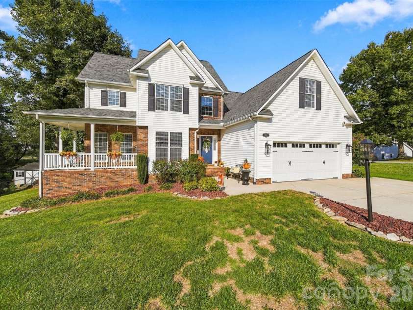 2741 25th Street, Hickory, NC 28601.  MLS# CAR4430893, YatesRealty ID 55180. 