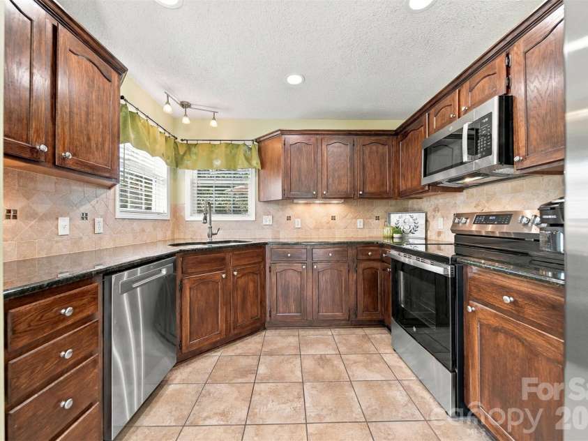 2741 25th Street, Hickory, NC 28601.  MLS# CAR4430893, YatesRealty ID 55180. 