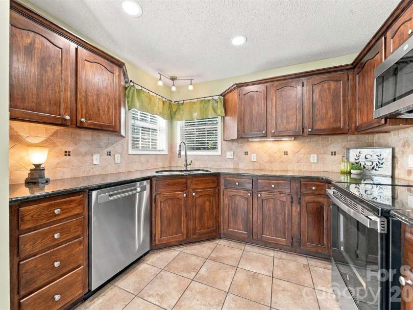 2741 25th Street, Hickory, NC 28601.  MLS# CAR4430893, YatesRealty ID 55180. 