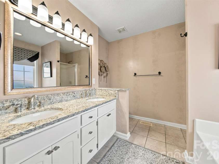2741 25th Street, Hickory, NC 28601.  MLS# CAR4430893, YatesRealty ID 55180. 