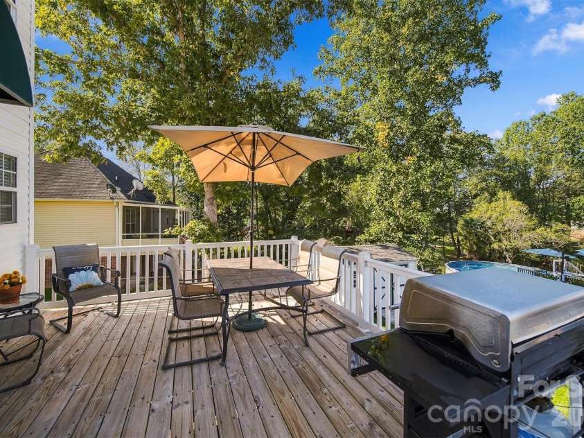 2741 25th Street, Hickory, NC 28601.  MLS# CAR4430893, YatesRealty ID 55180. 