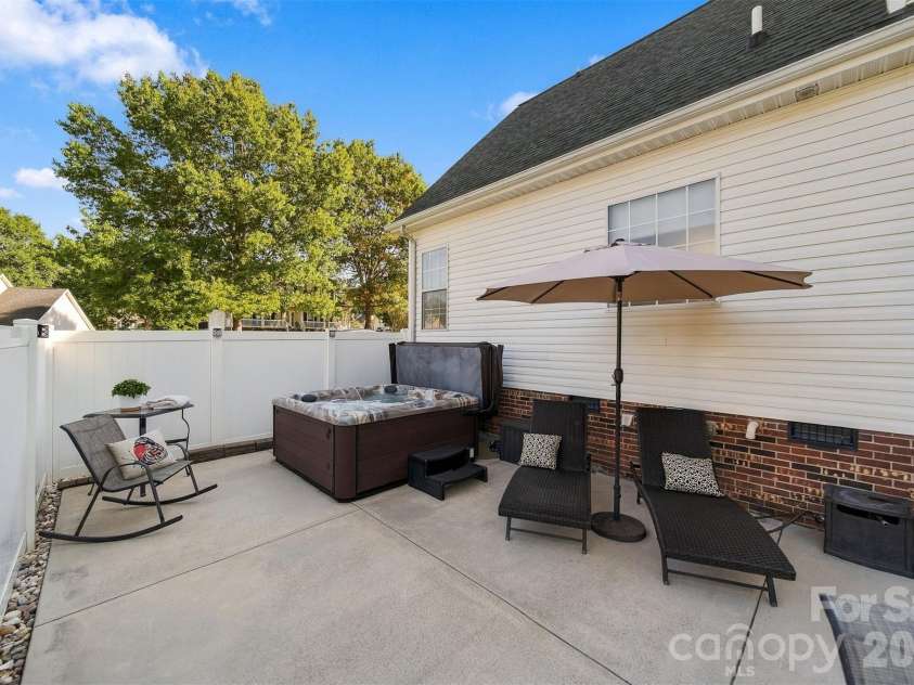2741 25th Street, Hickory, NC 28601.  MLS# CAR4430893, YatesRealty ID 55180. 
