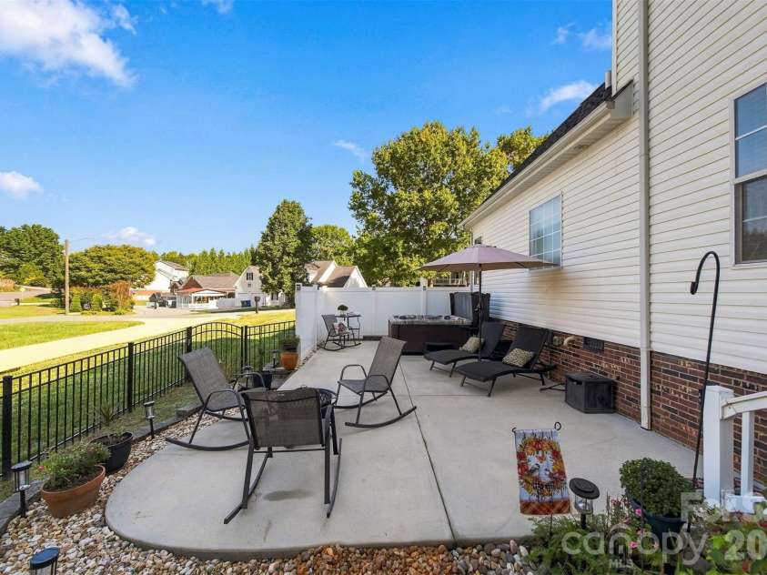 2741 25th Street, Hickory, NC 28601.  MLS# CAR4430893, YatesRealty ID 55180. 