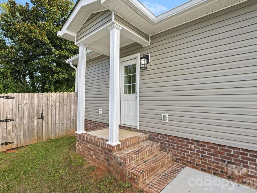 1334 Flint Hill Street, Rock Hill, SC 29730.  MLS# CAR4430521, YatesRealty ID 55187. 