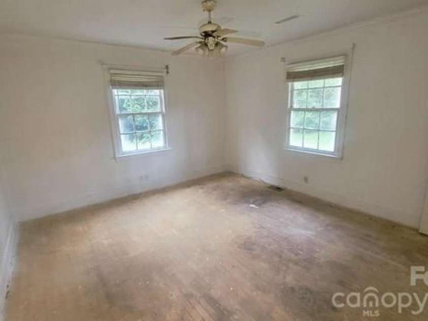910 Mauney Avenue, Gastonia, NC 28052.  MLS# CAR4431619, YatesRealty ID 55189. 