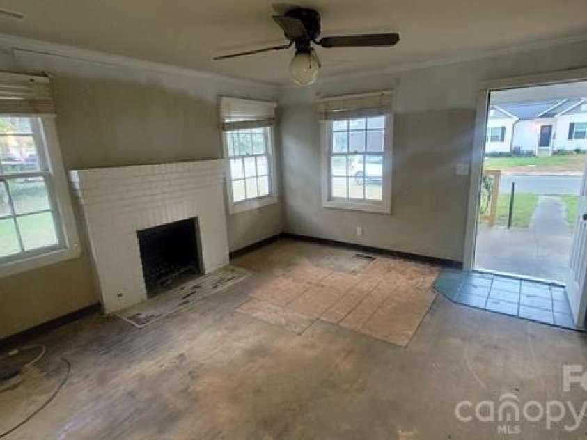 910 Mauney Avenue, Gastonia, NC 28052.  MLS# CAR4431619, YatesRealty ID 55189. 