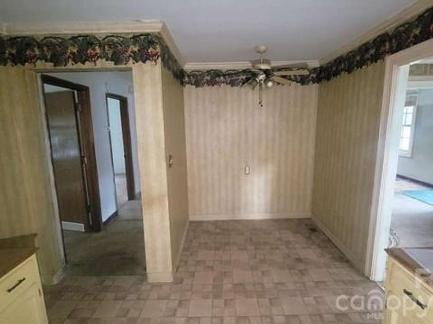 910 Mauney Avenue, Gastonia, NC 28052.  MLS# CAR4431619, YatesRealty ID 55189. 