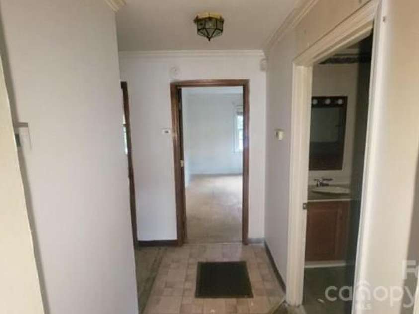 910 Mauney Avenue, Gastonia, NC 28052.  MLS# CAR4431619, YatesRealty ID 55189. 