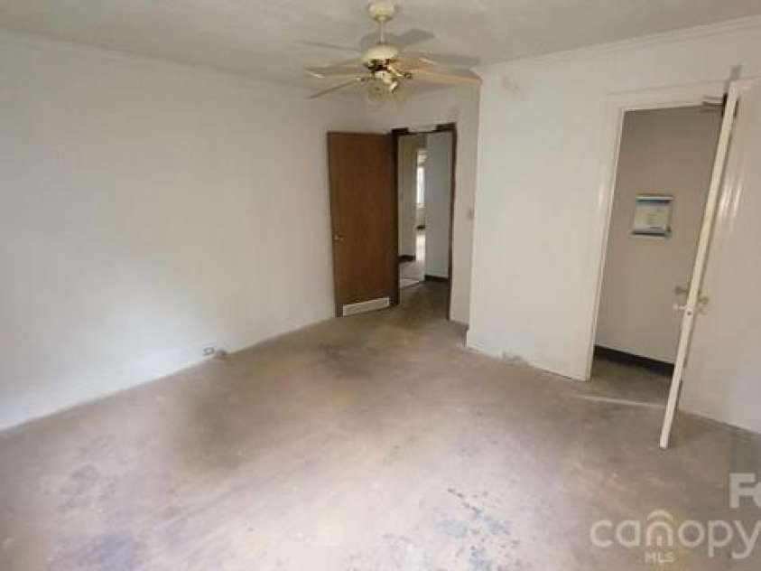910 Mauney Avenue, Gastonia, NC 28052.  MLS# CAR4431619, YatesRealty ID 55189. 