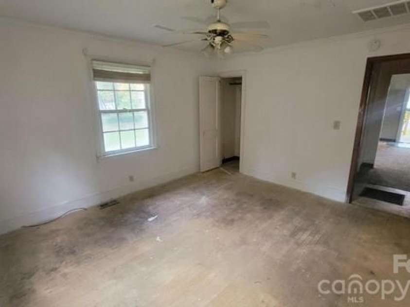 910 Mauney Avenue, Gastonia, NC 28052.  MLS# CAR4431619, YatesRealty ID 55189. 