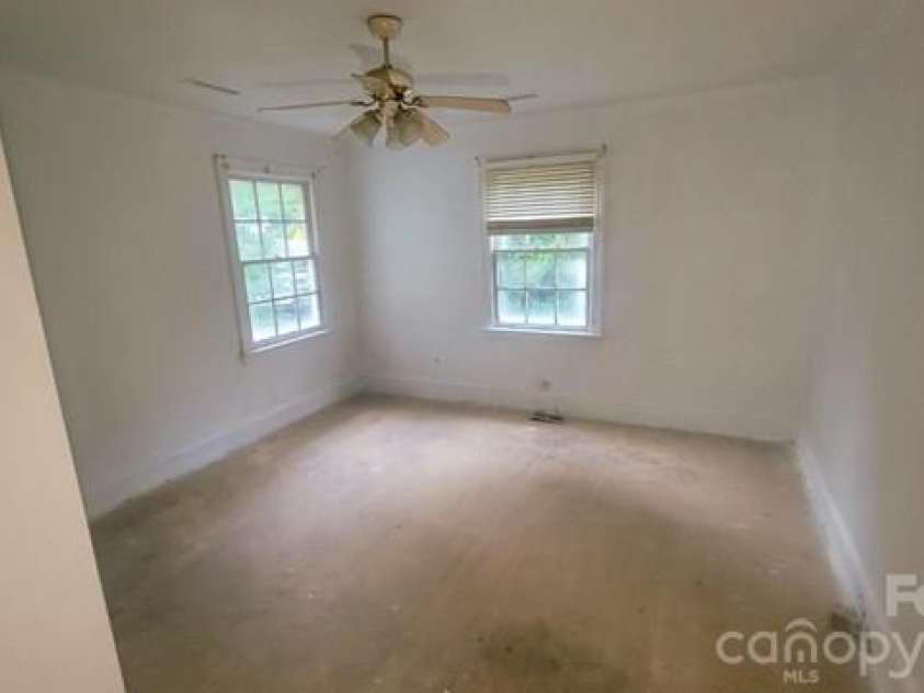 910 Mauney Avenue, Gastonia, NC 28052.  MLS# CAR4431619, YatesRealty ID 55189. 