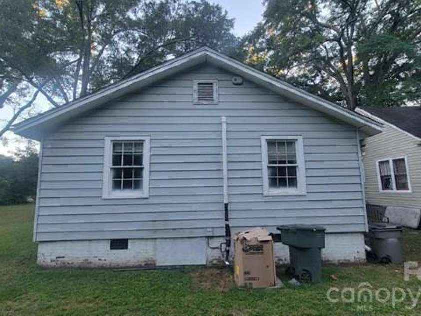 910 Mauney Avenue, Gastonia, NC 28052.  MLS# CAR4431619, YatesRealty ID 55189. 