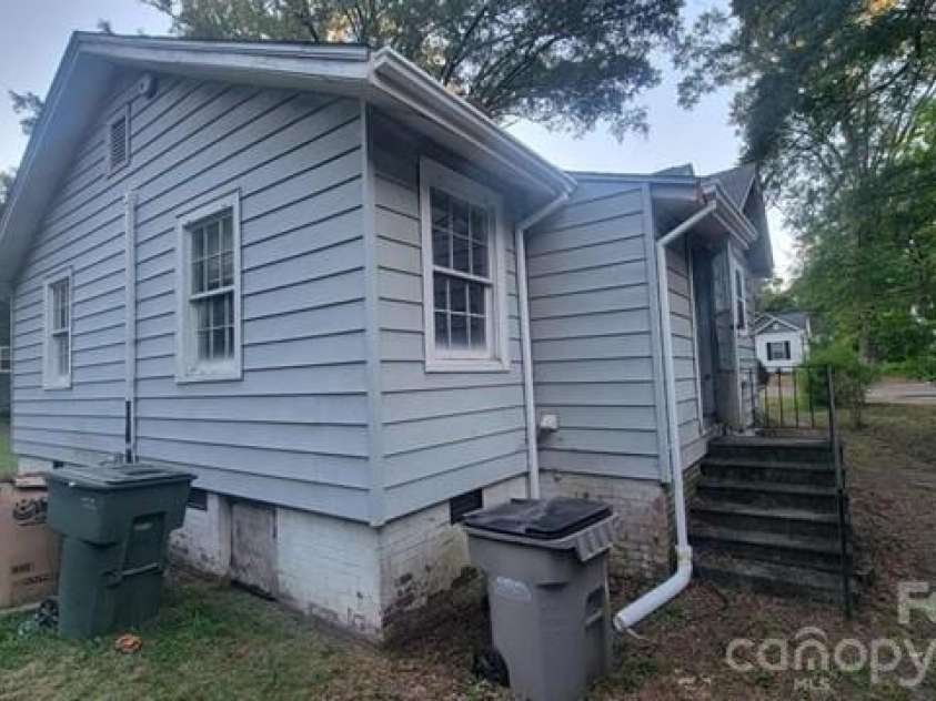 910 Mauney Avenue, Gastonia, NC 28052.  MLS# CAR4431619, YatesRealty ID 55189. 