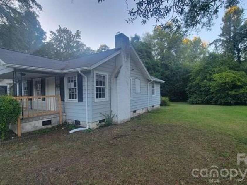 910 Mauney Avenue, Gastonia, NC 28052.  MLS# CAR4431619, YatesRealty ID 55189. 