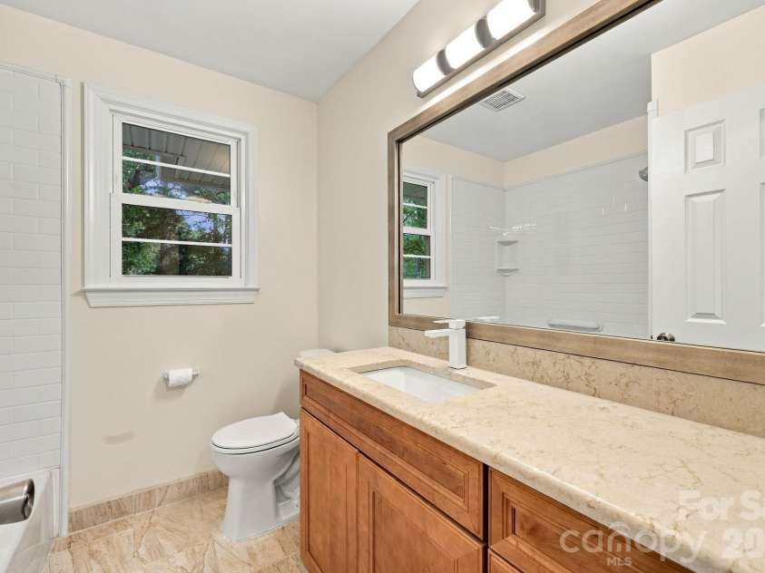 7029 Linda Lake Drive, Charlotte, NC 28215.  MLS# CAR4425915, YatesRealty ID 55191. 