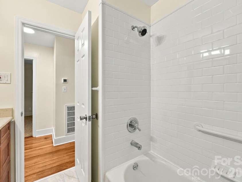 7029 Linda Lake Drive, Charlotte, NC 28215.  MLS# CAR4425915, YatesRealty ID 55191. 