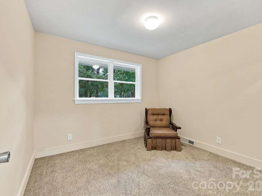 7029 Linda Lake Drive, Charlotte, NC 28215.  MLS# CAR4425915, YatesRealty ID 55191. 