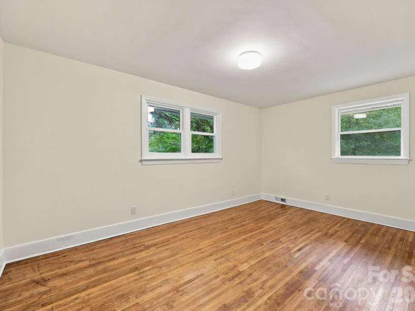 7029 Linda Lake Drive, Charlotte, NC 28215.  MLS# CAR4425915, YatesRealty ID 55191. 