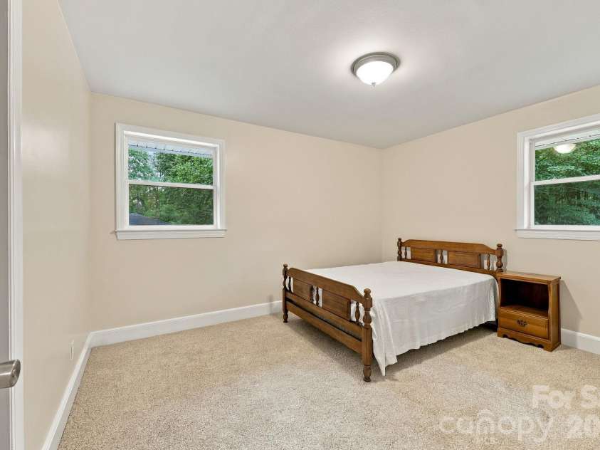 7029 Linda Lake Drive, Charlotte, NC 28215.  MLS# CAR4425915, YatesRealty ID 55191. 