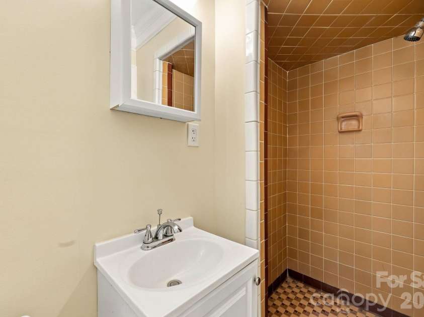 7029 Linda Lake Drive, Charlotte, NC 28215.  MLS# CAR4425915, YatesRealty ID 55191. 