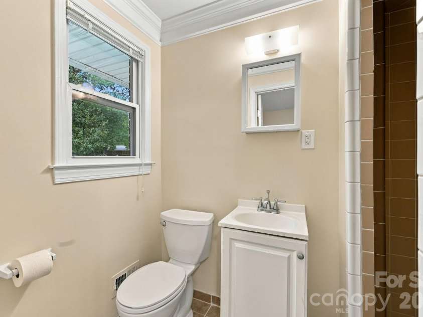 7029 Linda Lake Drive, Charlotte, NC 28215.  MLS# CAR4425915, YatesRealty ID 55191. 