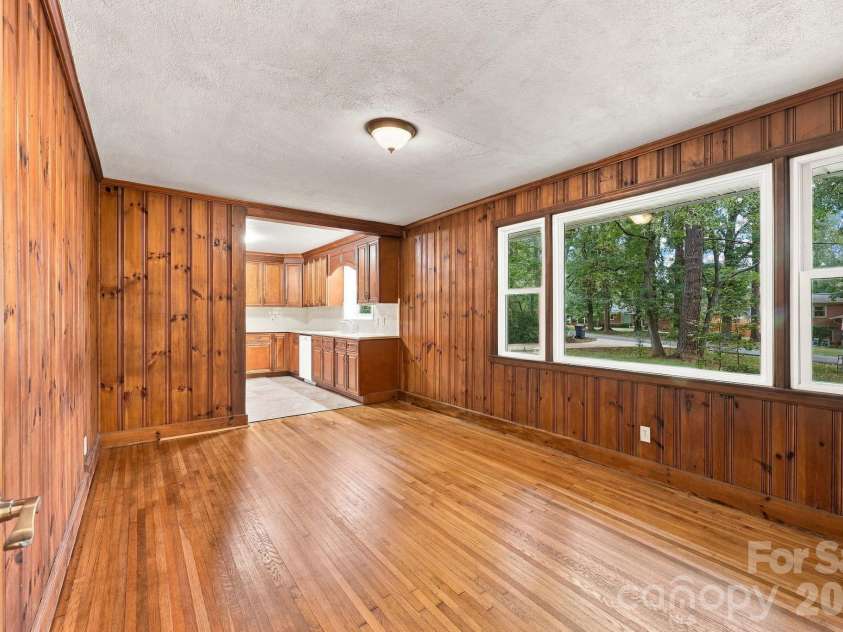 7029 Linda Lake Drive, Charlotte, NC 28215.  MLS# CAR4425915, YatesRealty ID 55191. 