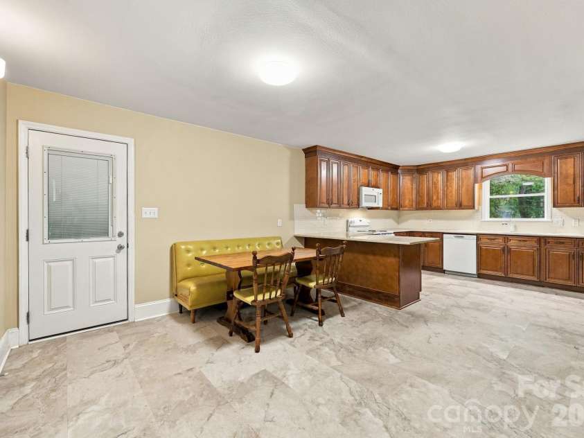 7029 Linda Lake Drive, Charlotte, NC 28215.  MLS# CAR4425915, YatesRealty ID 55191. 