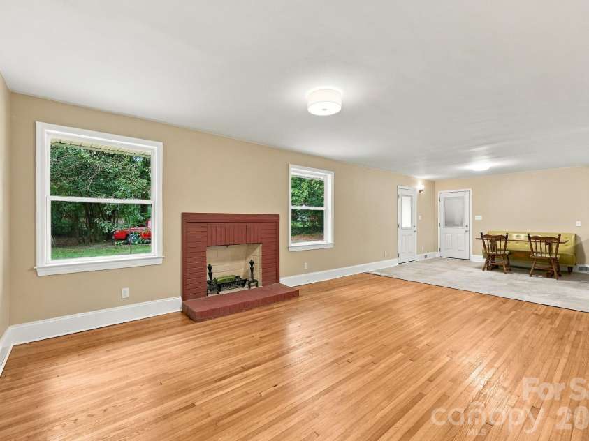 7029 Linda Lake Drive, Charlotte, NC 28215.  MLS# CAR4425915, YatesRealty ID 55191. 