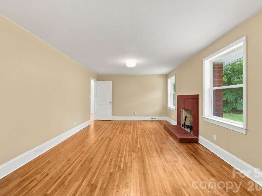 7029 Linda Lake Drive, Charlotte, NC 28215.  MLS# CAR4425915, YatesRealty ID 55191. 