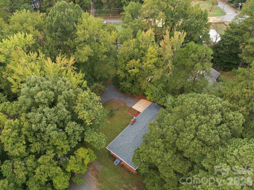 7029 Linda Lake Drive, Charlotte, NC 28215.  MLS# CAR4425915, YatesRealty ID 55191. 