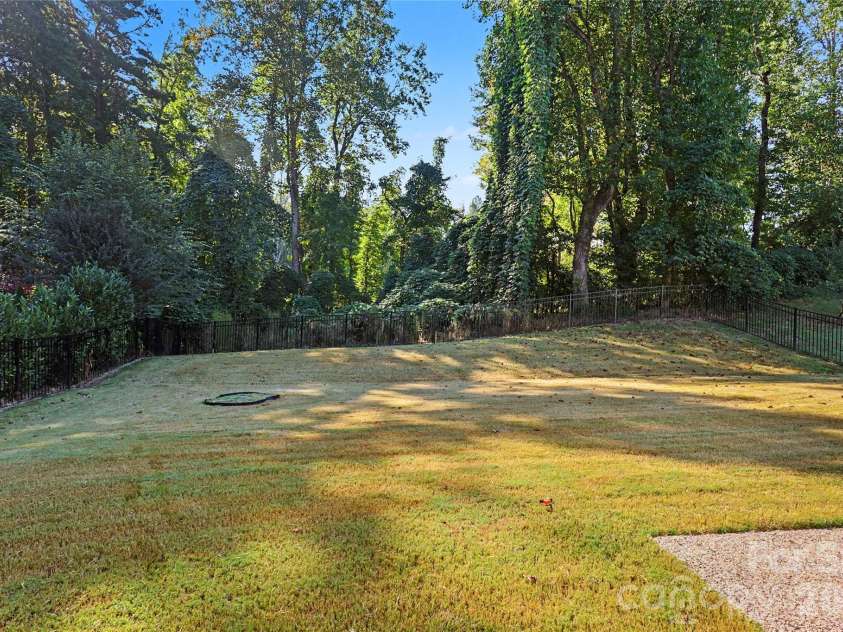 7420 Tullamore Glen Drive, Huntersville, NC 28078.  MLS# CAR4431283, YatesRealty ID 55195. 