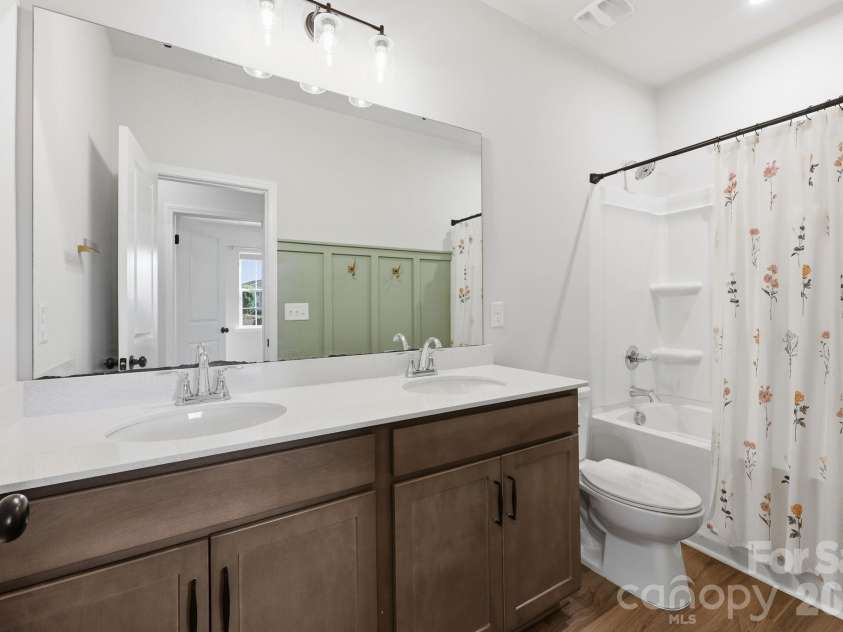 1103 Grays Mill Road, Charlotte, NC 28215.  MLS# CAR4392457, YatesRealty ID 5520. 
