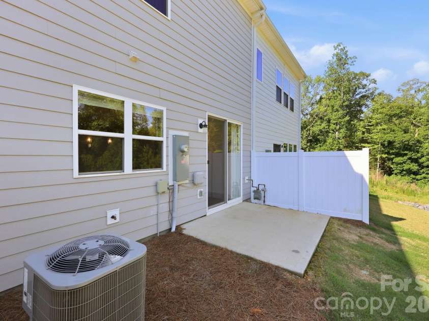 1103 Grays Mill Road, Charlotte, NC 28215.  MLS# CAR4392457, YatesRealty ID 5520. 