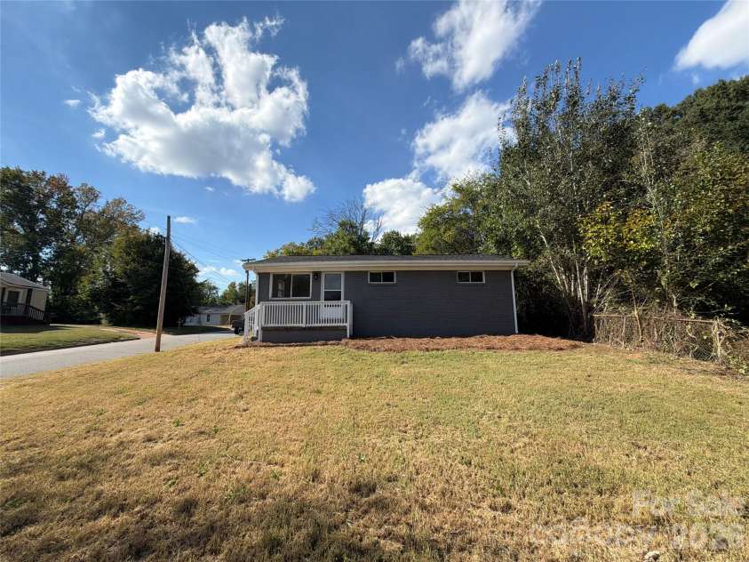 264 Crowell Drive, Concord, NC 28025.  MLS# CAR4432311, YatesRealty ID 55200. 