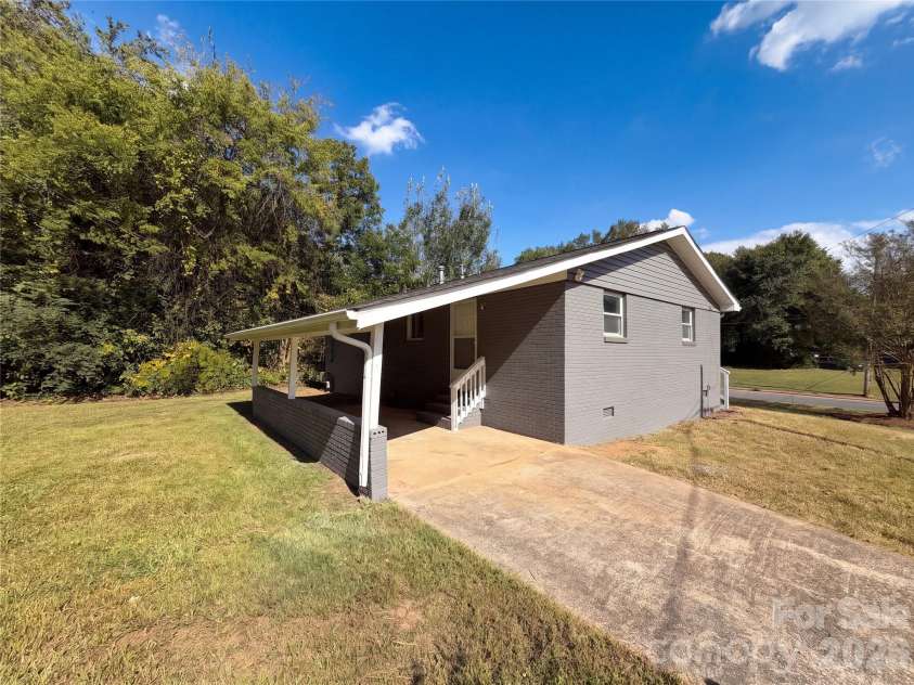 264 Crowell Drive, Concord, NC 28025.  MLS# CAR4432311, YatesRealty ID 55200. 