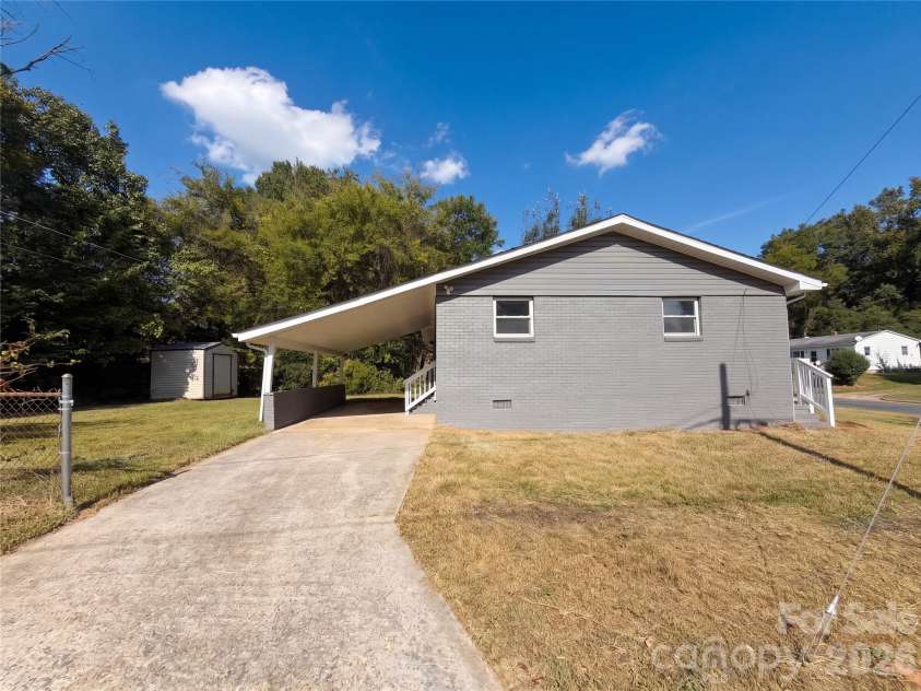 264 Crowell Drive, Concord, NC 28025.  MLS# CAR4432311, YatesRealty ID 55200. 