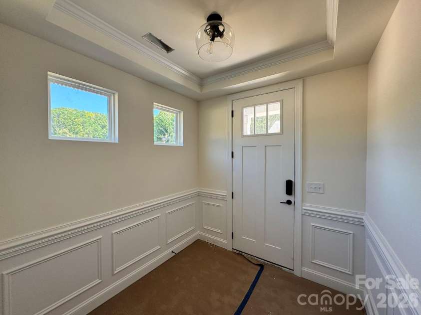 13139 Foxberry Road, Charlotte, NC 28213.  MLS# CAR4432052, YatesRealty ID 55201. Entryway