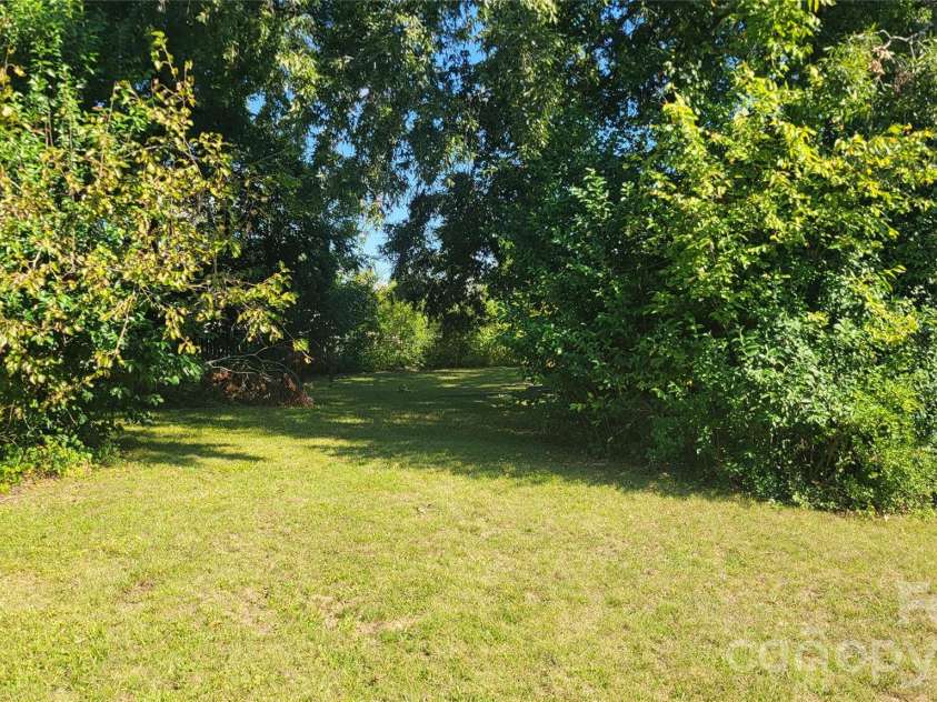 310 Government Street, Lincolnton, NC 28092.  MLS# CAR4429554, YatesRealty ID 55203. 