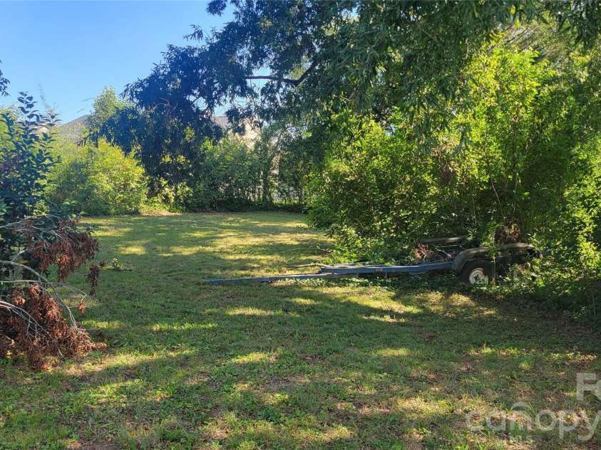 310 Government Street, Lincolnton, NC 28092.  MLS# CAR4429554, YatesRealty ID 55203. 