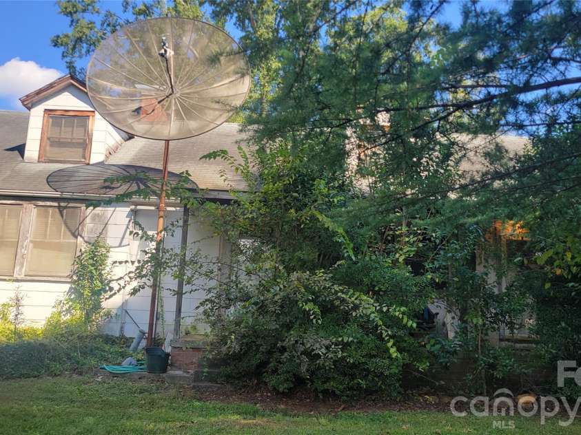 310 Government Street, Lincolnton, NC 28092.  MLS# CAR4429554, YatesRealty ID 55203. 