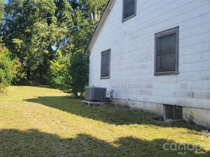 310 Government Street, Lincolnton, NC 28092.  MLS# CAR4429554, YatesRealty ID 55203. 