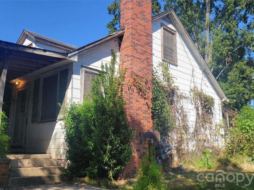 310 Government Street, Lincolnton, NC 28092.  MLS# CAR4429554, YatesRealty ID 55203. 