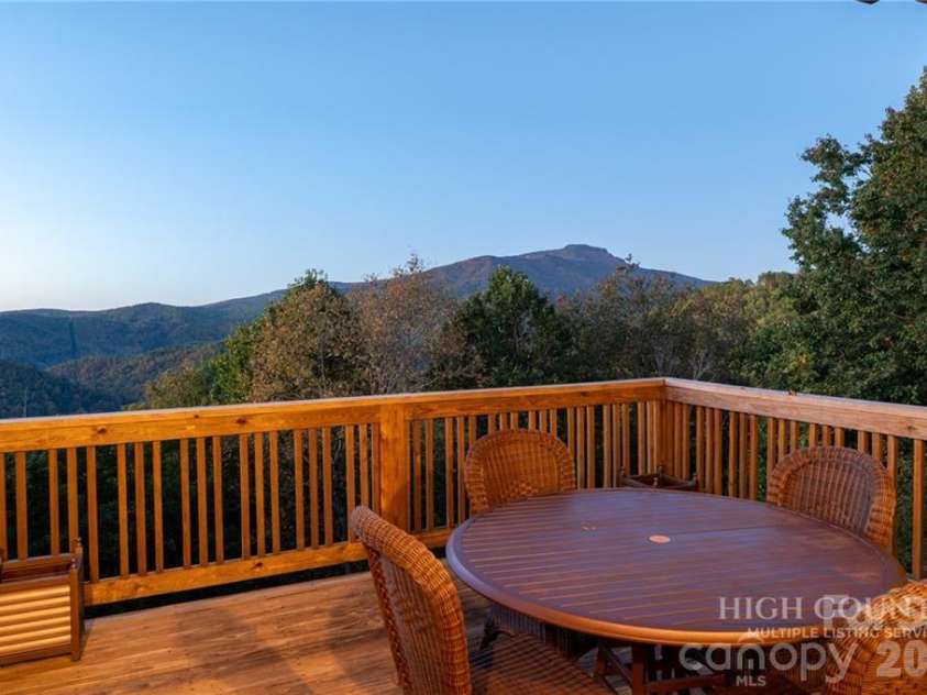 355 Ridge Haven Parkway, Banner Elk, NC 28604.  MLS# CAR4432289, YatesRealty ID 55205. 