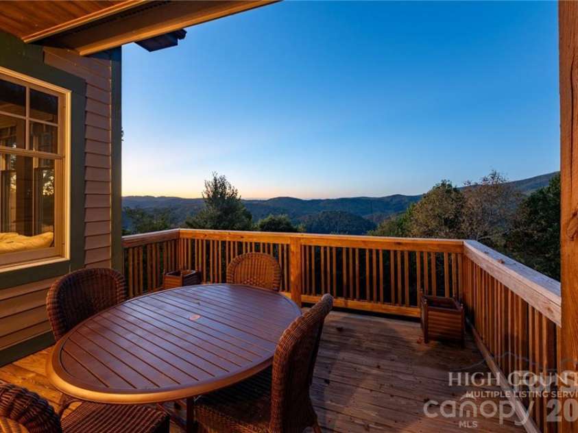 355 Ridge Haven Parkway, Banner Elk, NC 28604.  MLS# CAR4432289, YatesRealty ID 55205. 