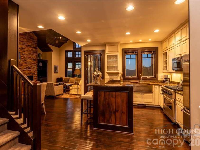 355 Ridge Haven Parkway, Banner Elk, NC 28604.  MLS# CAR4432289, YatesRealty ID 55205. 