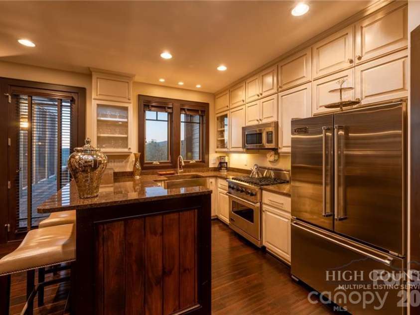 355 Ridge Haven Parkway, Banner Elk, NC 28604.  MLS# CAR4432289, YatesRealty ID 55205. 