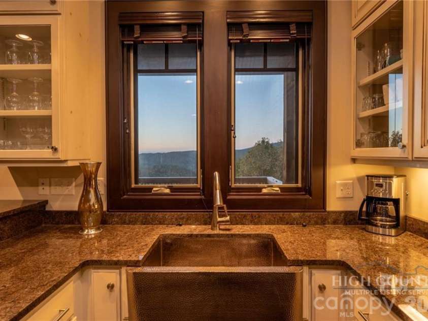 355 Ridge Haven Parkway, Banner Elk, NC 28604.  MLS# CAR4432289, YatesRealty ID 55205. 