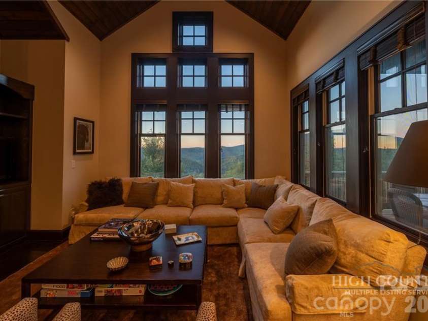 355 Ridge Haven Parkway, Banner Elk, NC 28604.  MLS# CAR4432289, YatesRealty ID 55205. 