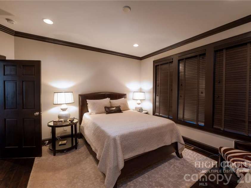 355 Ridge Haven Parkway, Banner Elk, NC 28604.  MLS# CAR4432289, YatesRealty ID 55205. 