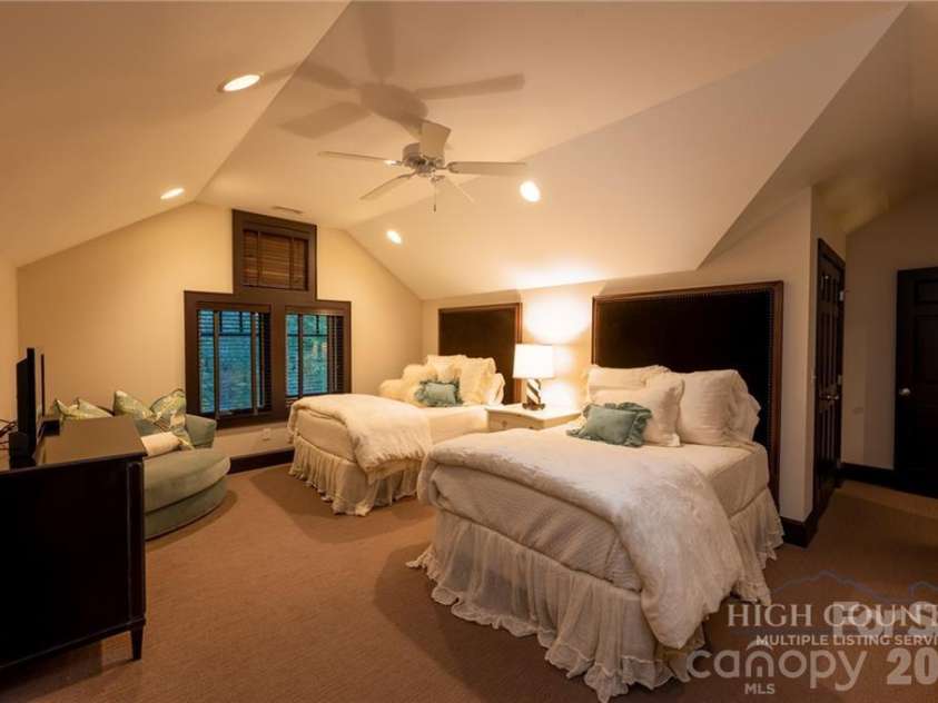 355 Ridge Haven Parkway, Banner Elk, NC 28604.  MLS# CAR4432289, YatesRealty ID 55205. 